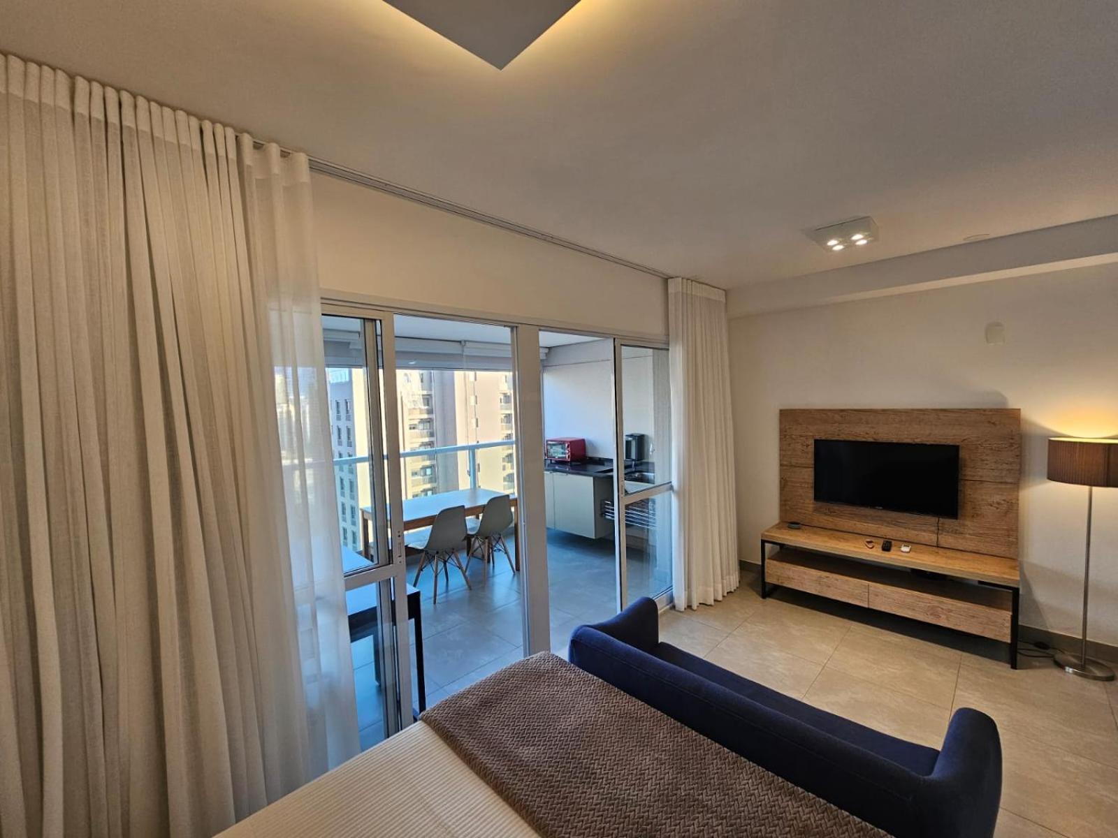 Espacoso Com Varanda - Brooklin Apartamento